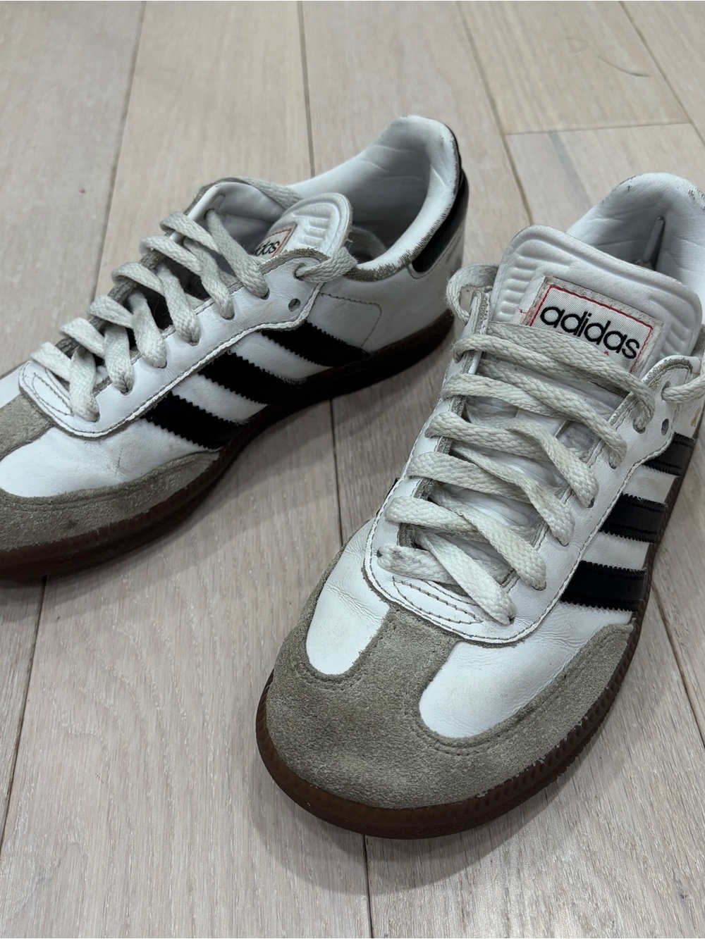 Adidas Samba shoes, classic white, size (2.5 US little kids) USED